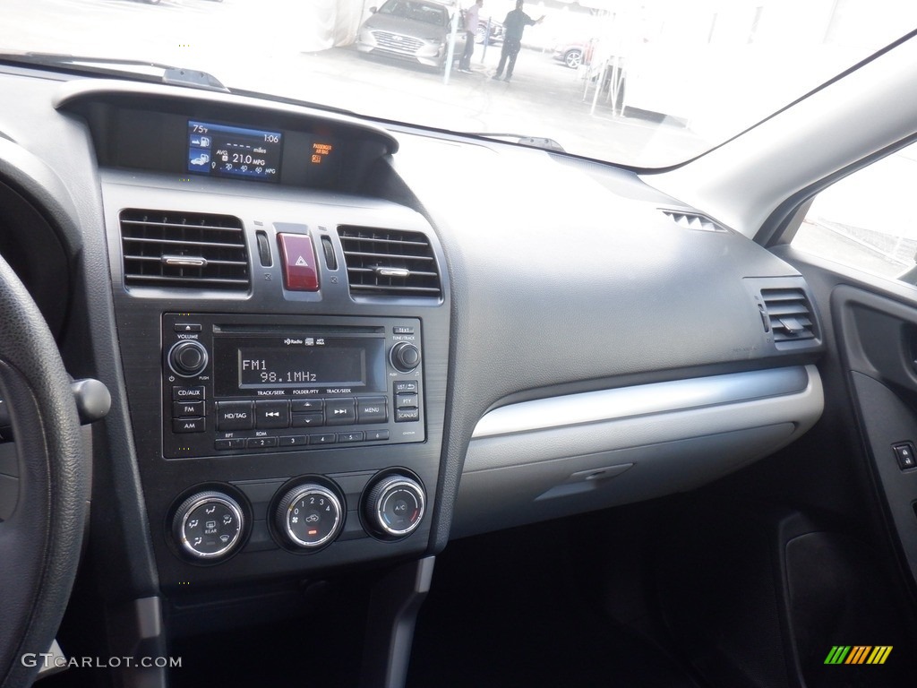 2015 Forester 2.5i Premium - Jasmine Green Metallic / Gray photo #20