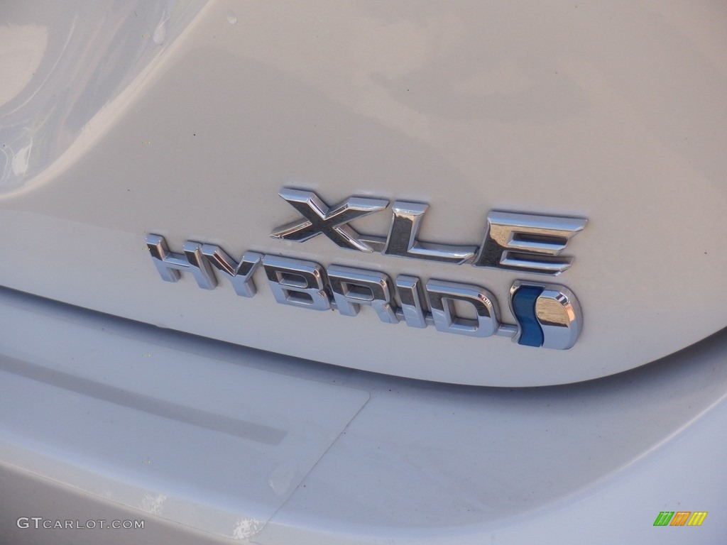 2020 Toyota Camry Hybrid XLE Marks and Logos Photo #146453901
