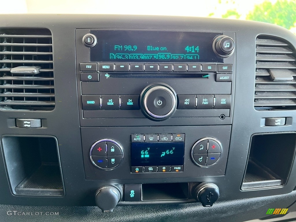 2013 Chevrolet Silverado 1500 LT Extended Cab Controls Photo #146455926