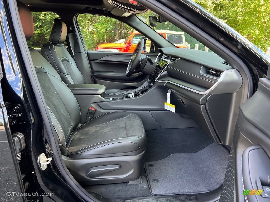 2023 Jeep Grand Cherokee Altitude 4x4 Front Seat Photos