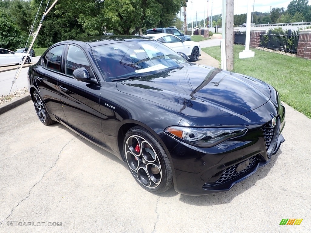 2024 Giulia Veloce AWD - Vulcano Black Metallic / Black/Red photo #3