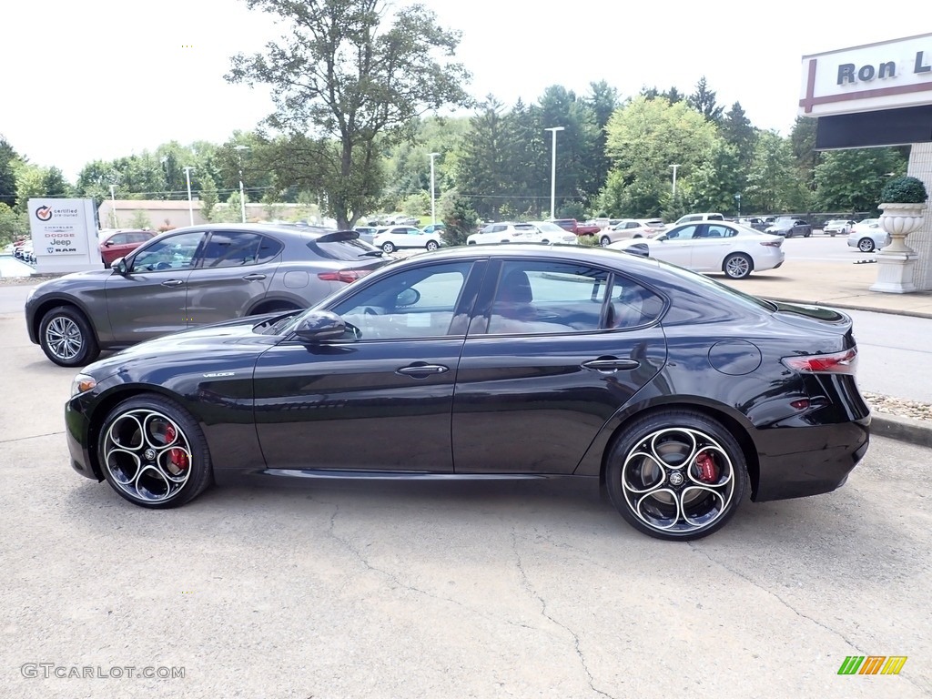 2024 Giulia Veloce AWD - Vulcano Black Metallic / Black/Red photo #8