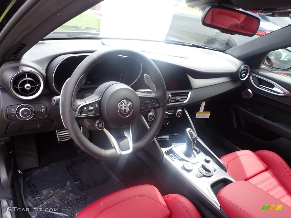 Black/Red Interior 2024 Alfa Romeo Giulia Veloce AWD Photo #146460461