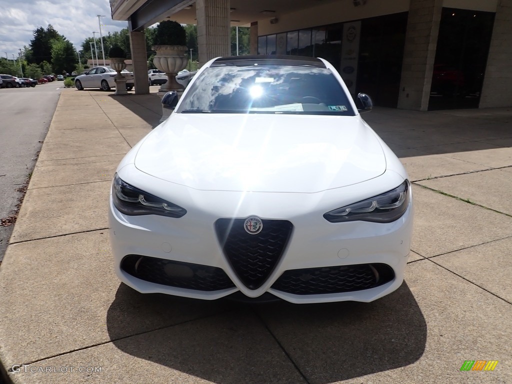 2024 Giulia Veloce AWD - Alfa White / Black/Red photo #2