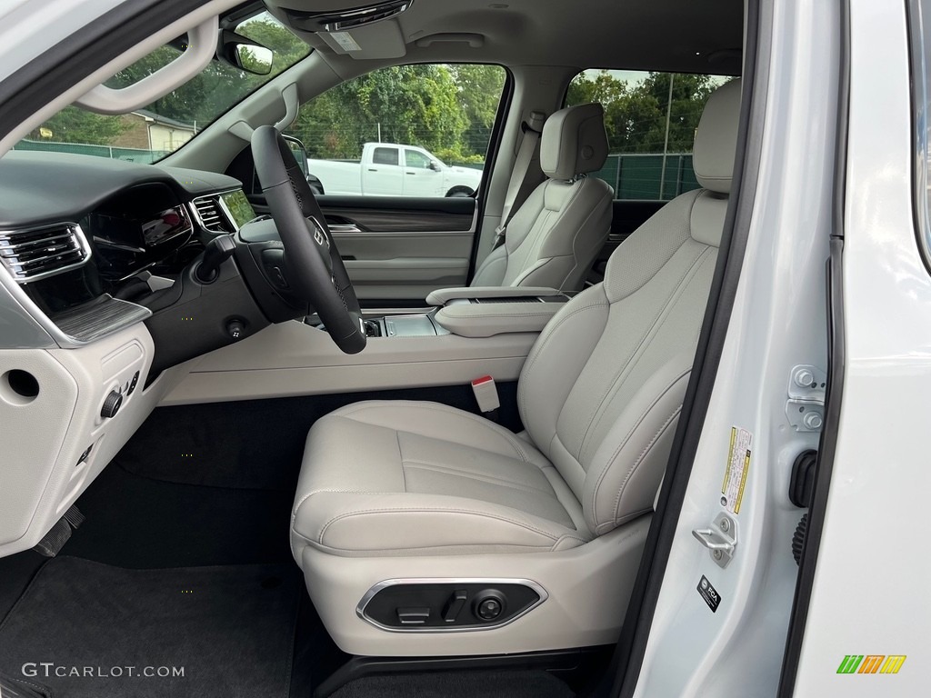Sea Salt/Black Interior 2023 Jeep Wagoneer L Series III 4x4 Photo #146462727