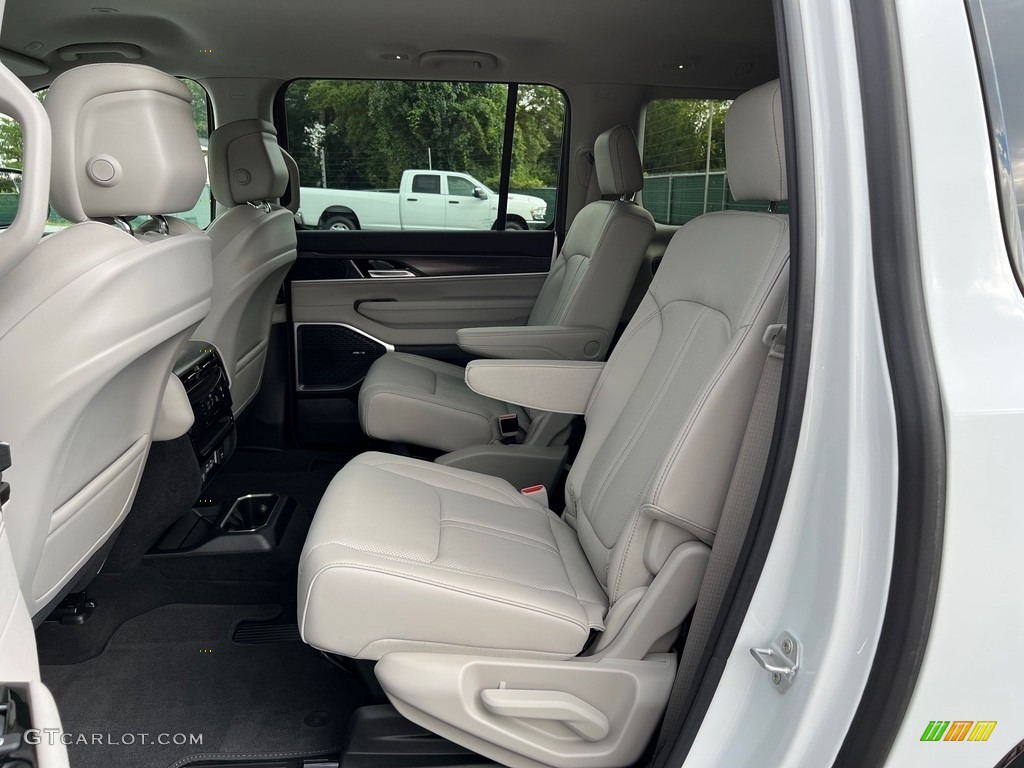 Sea Salt/Black Interior 2023 Jeep Wagoneer L Series III 4x4 Photo #146462762