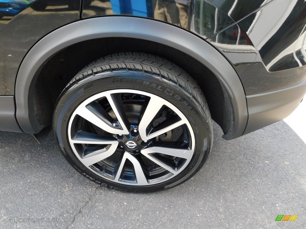 2019 Nissan Rogue Sport SL AWD Wheel Photos
