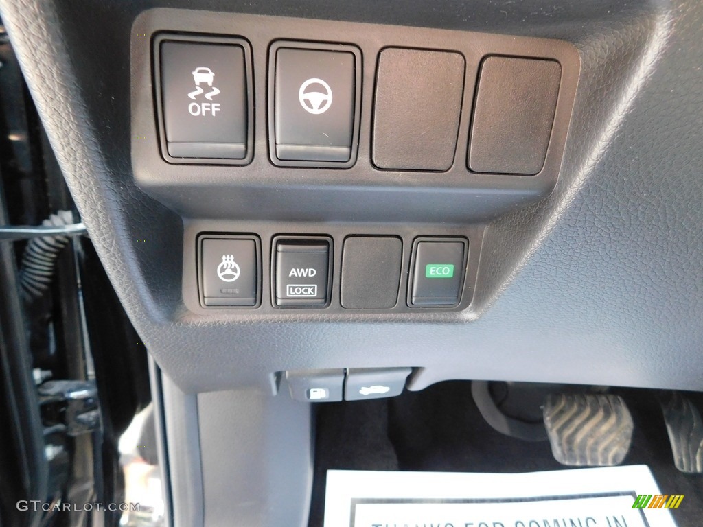 2019 Nissan Rogue Sport SL AWD Controls Photo #146463878