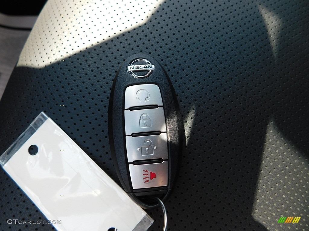 2019 Nissan Rogue Sport SL AWD Keys Photos