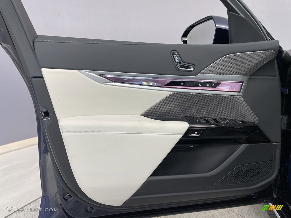 2023 BMW i7 Series xDrive60 Door Panel Photos