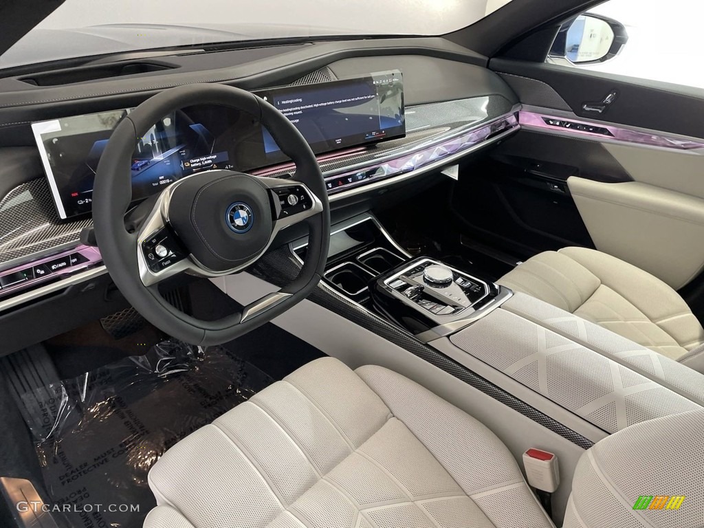 Smoke White Interior 2023 BMW i7 Series xDrive60 Photo #146465541
