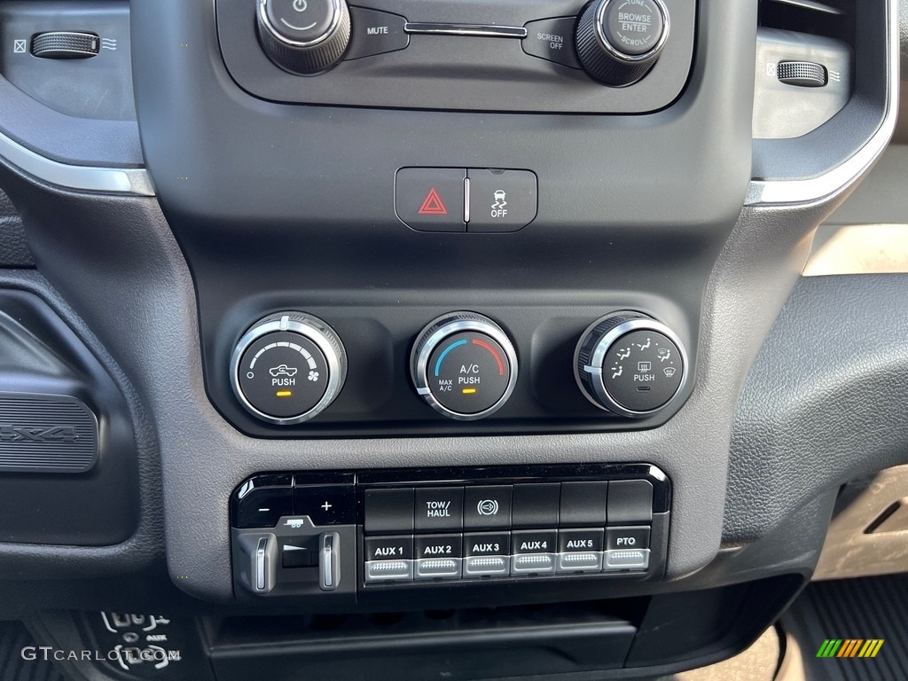 2023 Ram 4500 SLT Crew Cab 4x4 Chassis Controls Photos