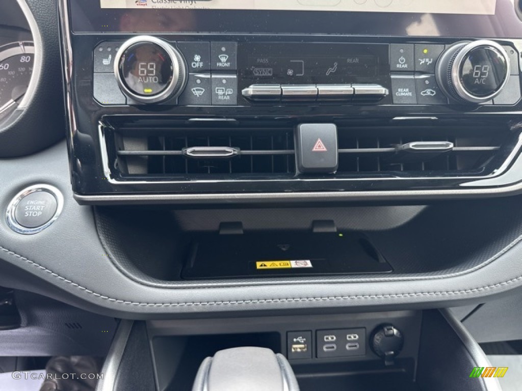 2023 Highlander XLE AWD - Midnight Black Metallic / Black photo #17