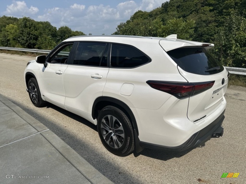 2023 Highlander Hybrid XLE - Wind Chill Pearl / Black photo #2