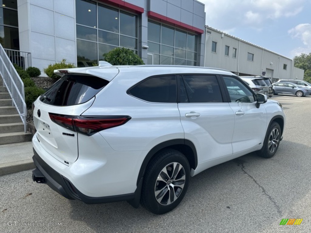 2023 Highlander Hybrid XLE - Wind Chill Pearl / Black photo #9