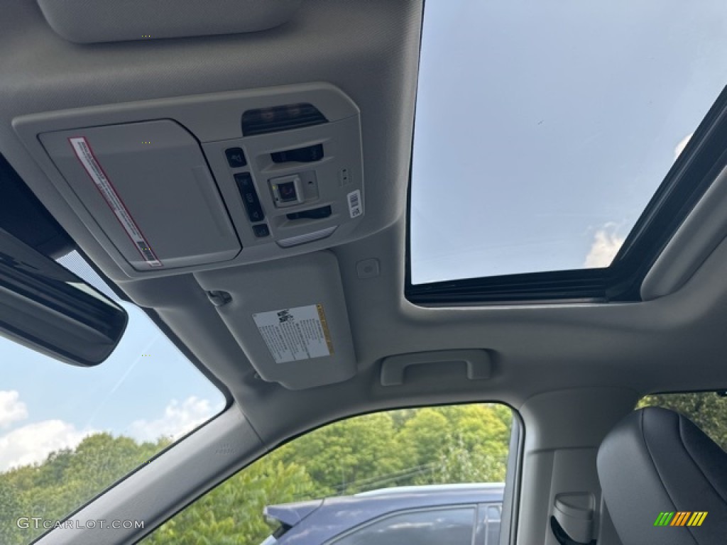2023 Highlander Hybrid XLE - Wind Chill Pearl / Black photo #14