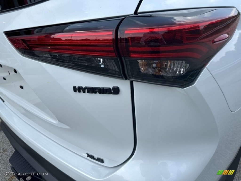 2023 Highlander Hybrid XLE - Wind Chill Pearl / Black photo #23