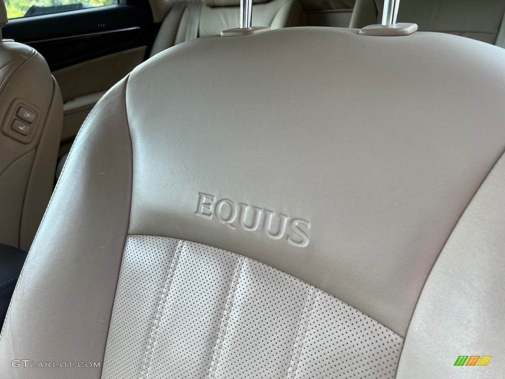 2013 Hyundai Equus Signature Marks and Logos Photos