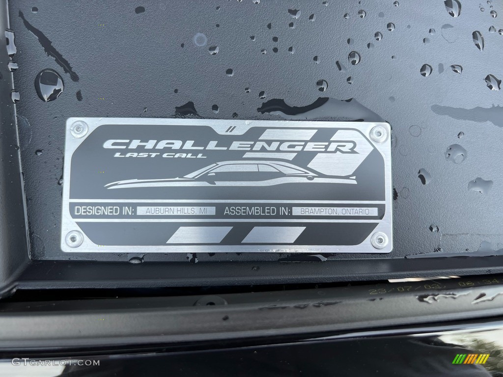 2023 Challenger SXT Blacktop - Pitch Black / Black photo #10