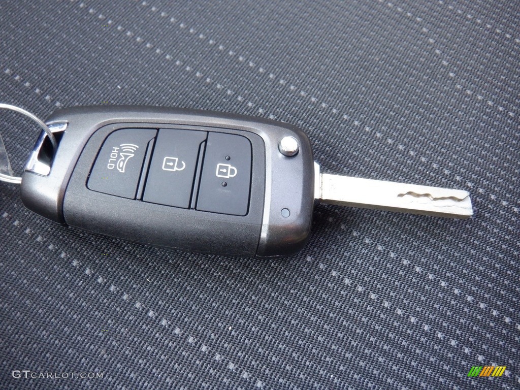 2020 Hyundai Venue SE Keys Photos