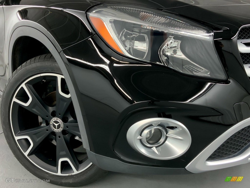 2020 GLA 250 - Night Black / Black photo #3