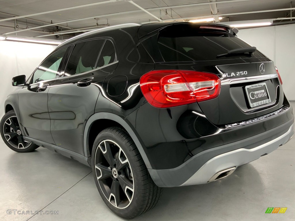 2020 GLA 250 - Night Black / Black photo #13