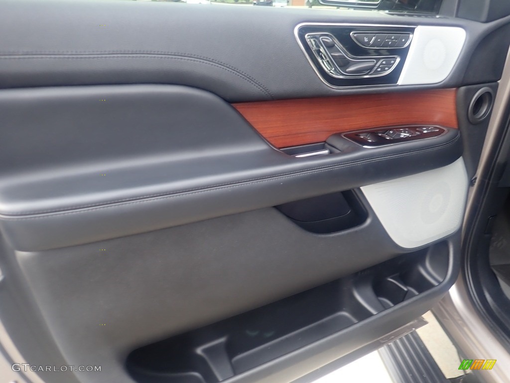 2020 Lincoln Navigator L Reserve 4x4 Ebony Door Panel Photo #146477919
