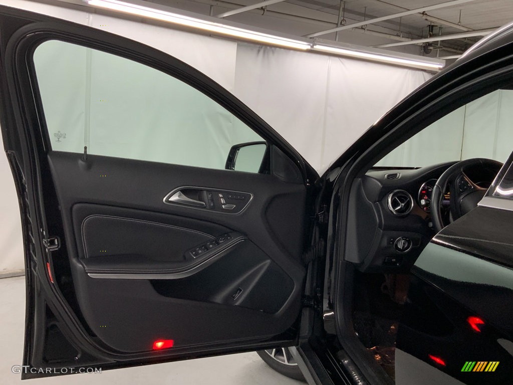 2020 GLA 250 - Night Black / Black photo #20