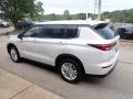 2022 White Diamond Mitsubishi Outlander ES S-AWC  photo #6