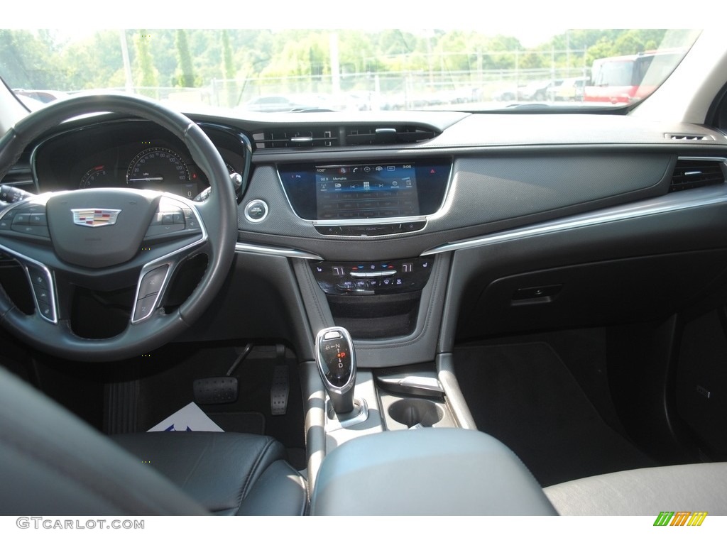 2018 Cadillac XT5 Luxury Jet Black Dashboard Photo #146482002