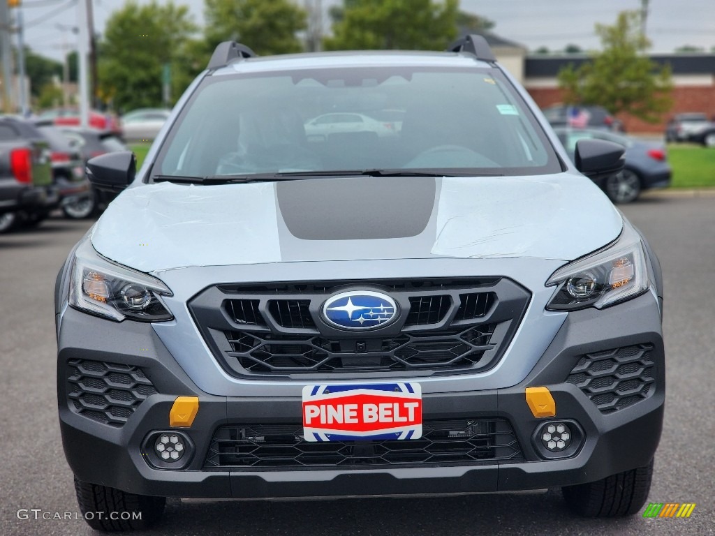 2024 Outback Wilderness - Ice Silver Metallic / Titanium Gray photo #2