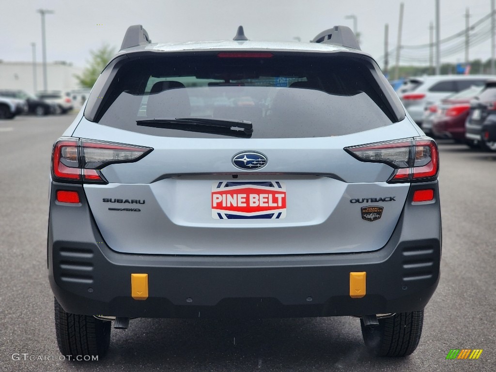 2024 Outback Wilderness - Ice Silver Metallic / Titanium Gray photo #5