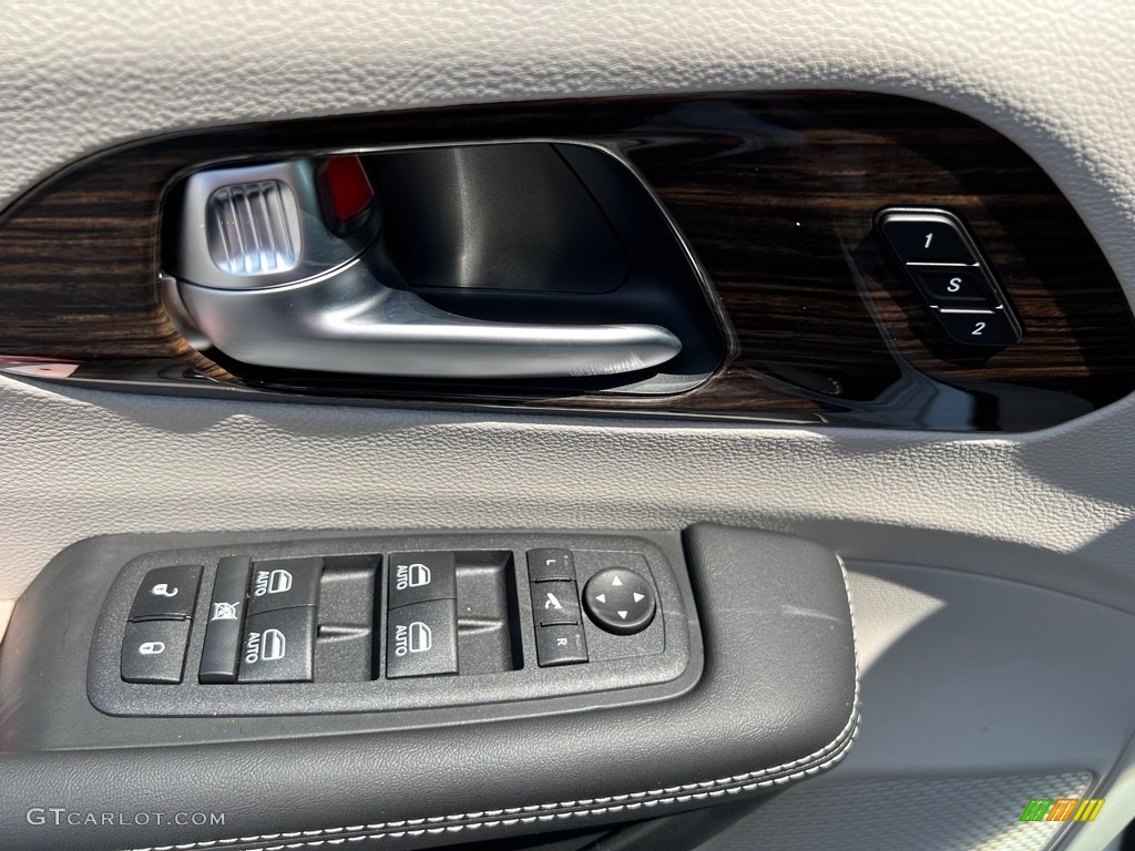 2023 Pacifica Limited AWD - Bright White / Black/Alloy photo #12