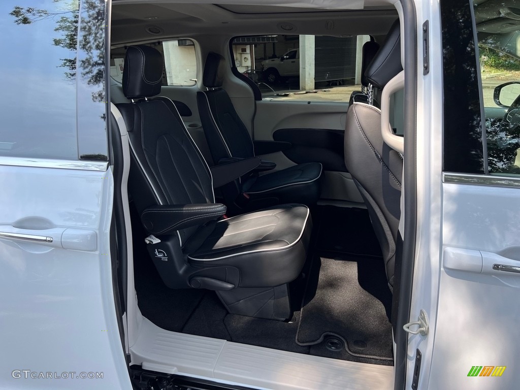 2023 Pacifica Limited AWD - Bright White / Black/Alloy photo #18