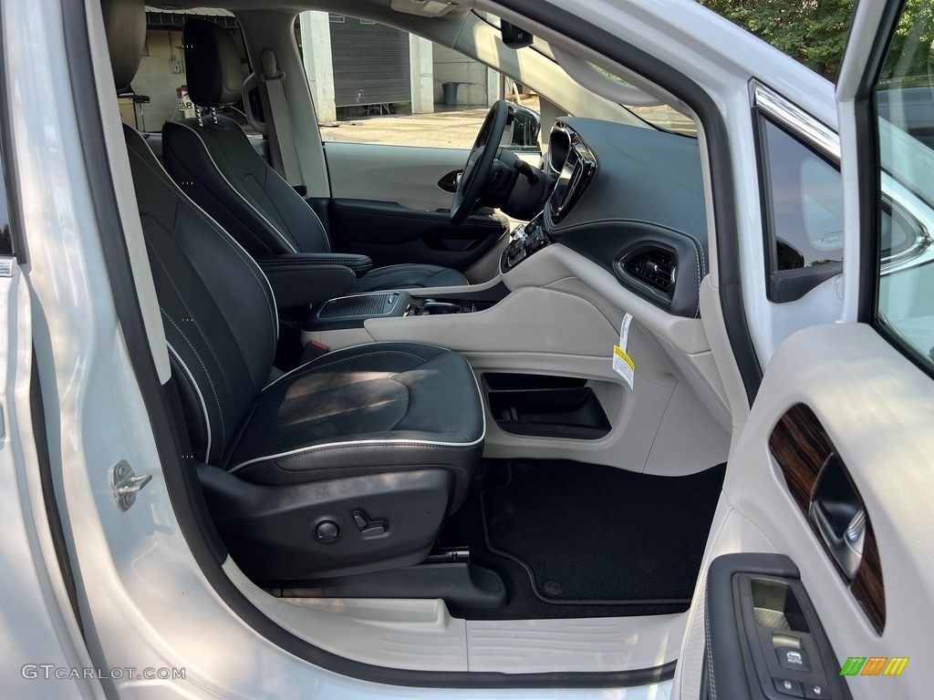 2023 Pacifica Limited AWD - Bright White / Black/Alloy photo #20