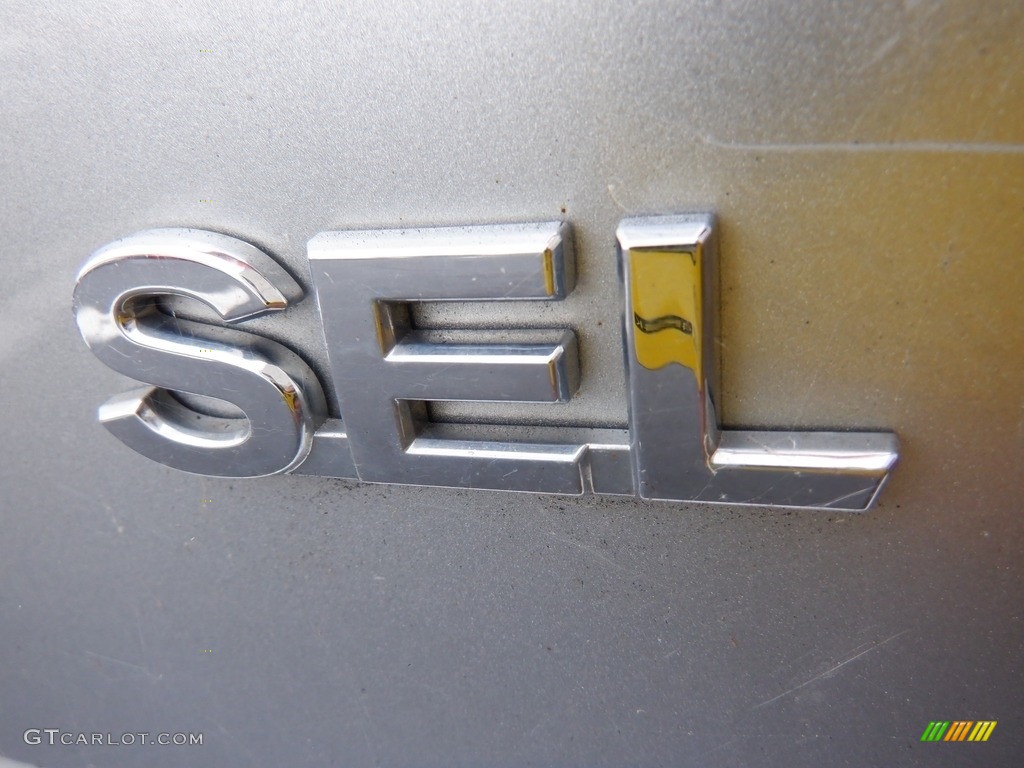2020 Mitsubishi Outlander SEL Marks and Logos Photos