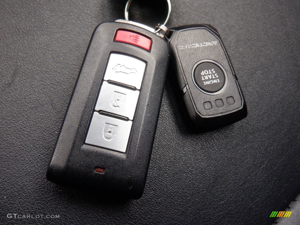 2020 Mitsubishi Outlander SEL Keys Photos
