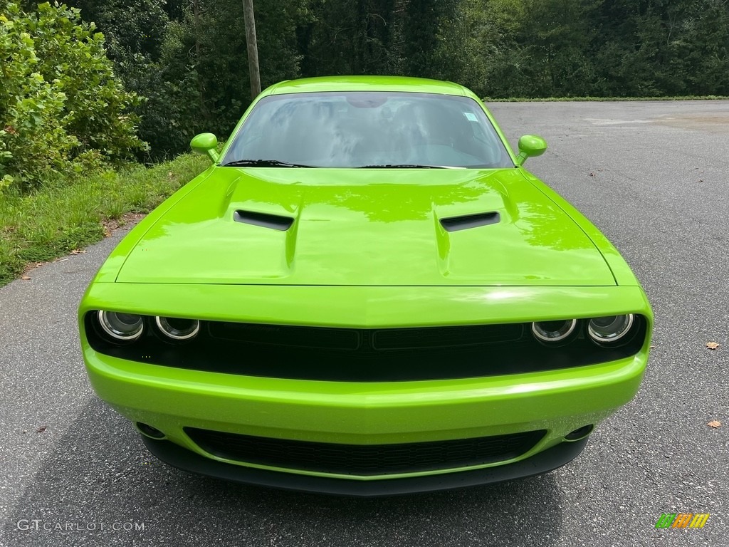 2023 Challenger SXT Blacktop - Sublime / Black photo #3