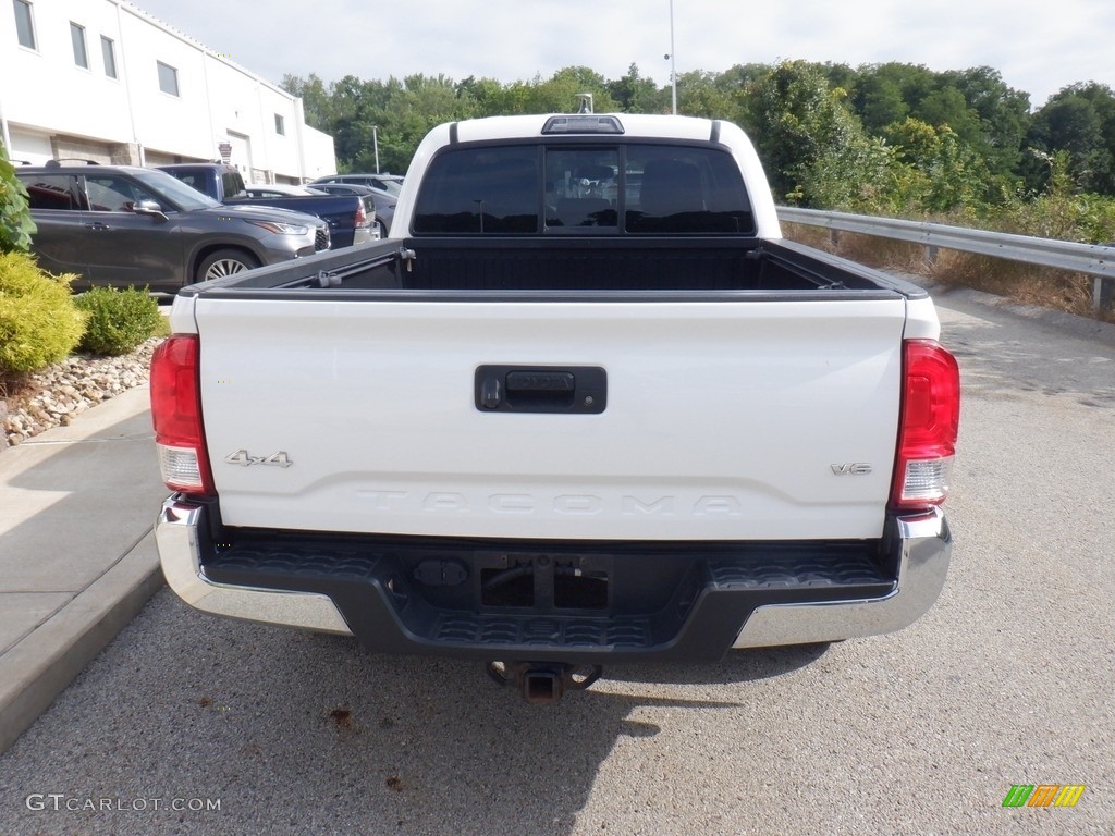 2017 Tacoma SR5 Double Cab 4x4 - Super White / Cement Gray photo #17