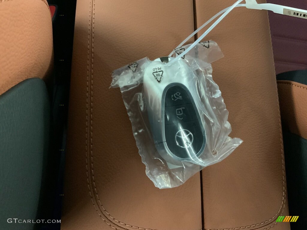 2023 Mercedes-Benz C 300 Sedan Keys Photos