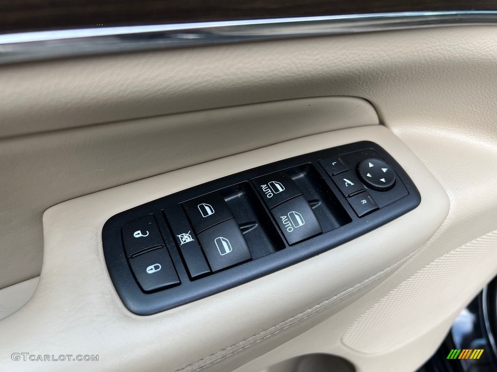 2017 Jeep Grand Cherokee Overland 4x4 Door Panel Photos