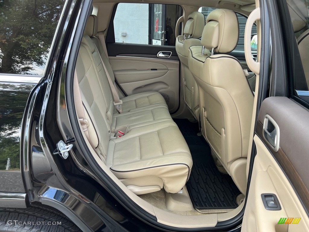 2017 Jeep Grand Cherokee Overland 4x4 Rear Seat Photos