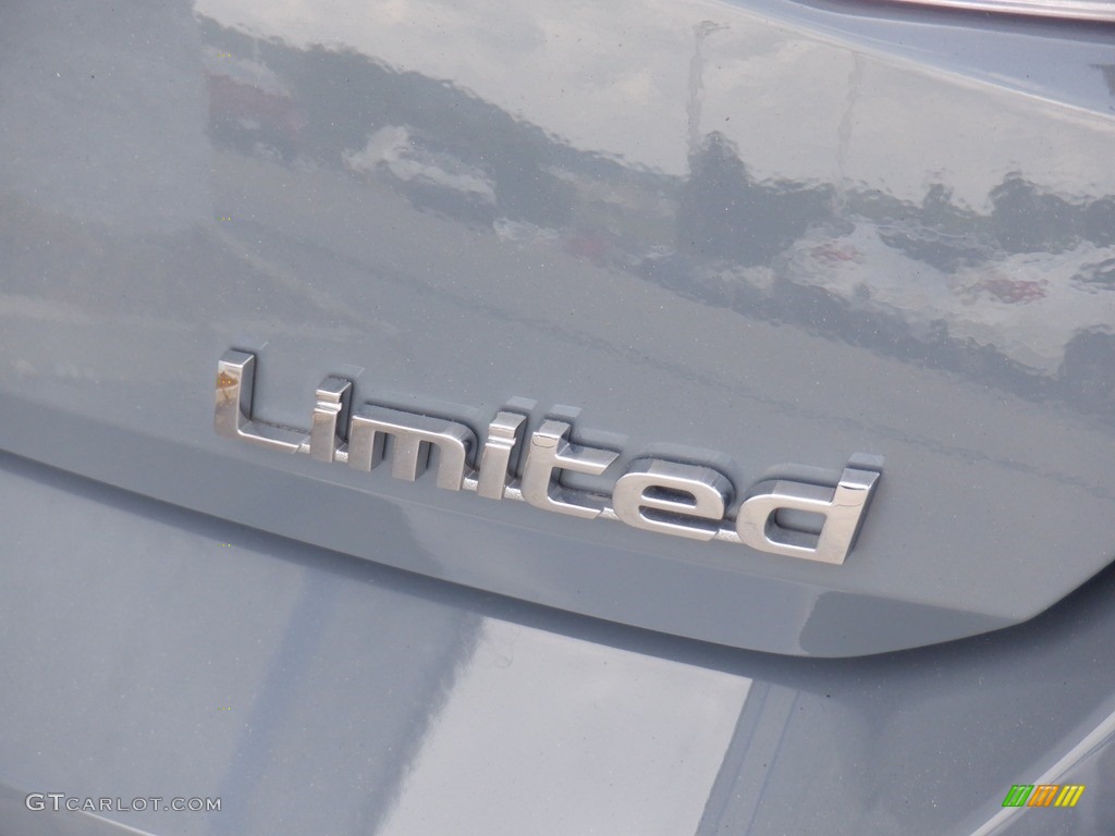 2023 Hyundai Elantra Limited Marks and Logos Photos
