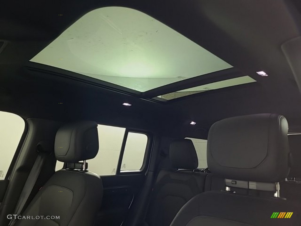 2023 Land Rover Defender 130 X-Dynamic SE Sunroof Photo #146504179