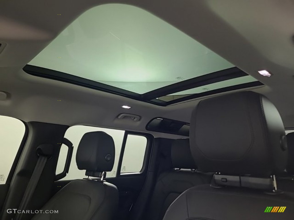 2023 Land Rover Defender 110 SE Sunroof Photos