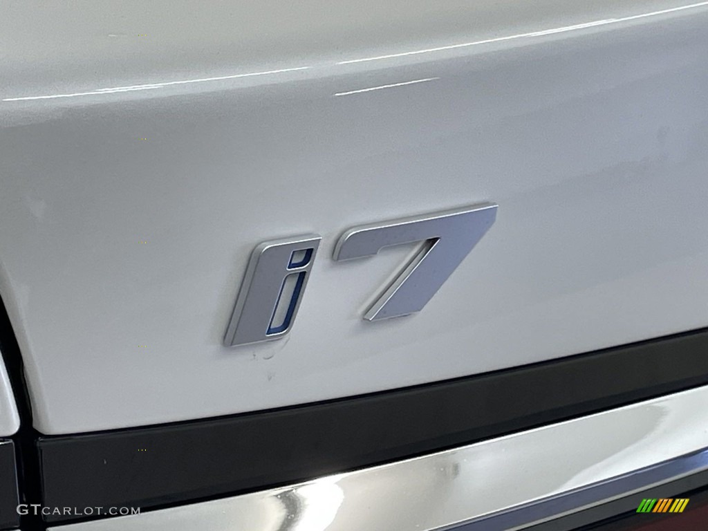 2024 BMW i7 Series xDrive60 Marks and Logos Photos