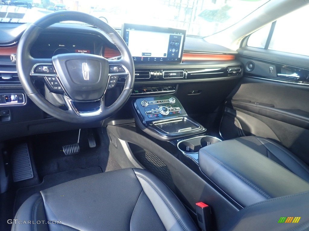2022 Lincoln Nautilus Standard Front Seat Photos
