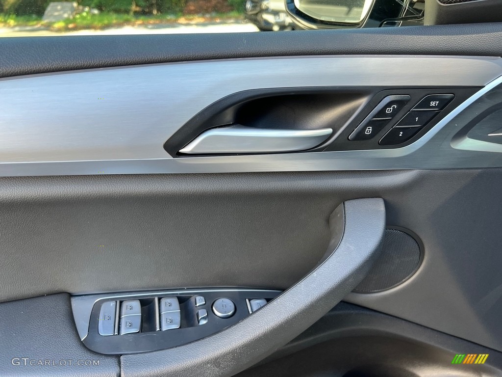 2022 BMW X3 xDrive30i Door Panel Photos