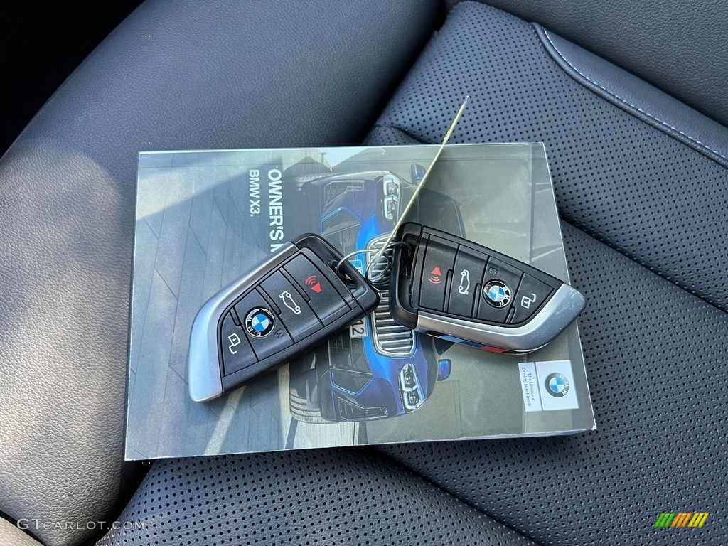 2022 BMW X3 xDrive30i Keys Photos