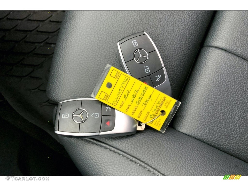 2020 Mercedes-Benz GLB 250 Keys Photos
